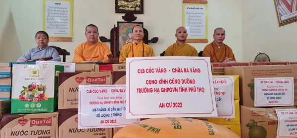 Đạo Tràng Phật Tử Câu Lạc Bộ Cúc Vàng chùa Ba Vàng cúng dường trường Hạ PL2566