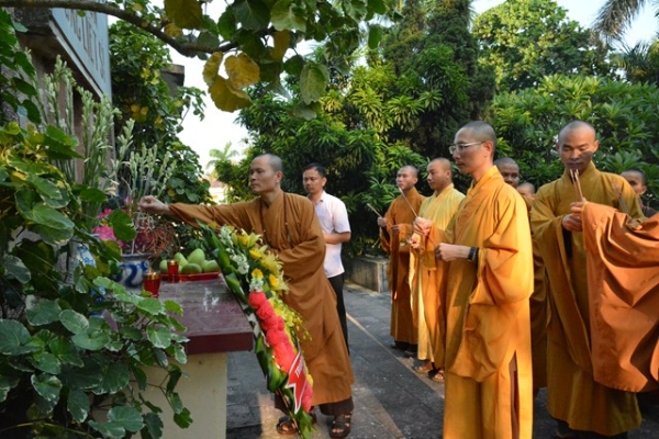 Lễ Dâng Hương Tưởng Niệm Các Anh Hùng Liệt Sỹ