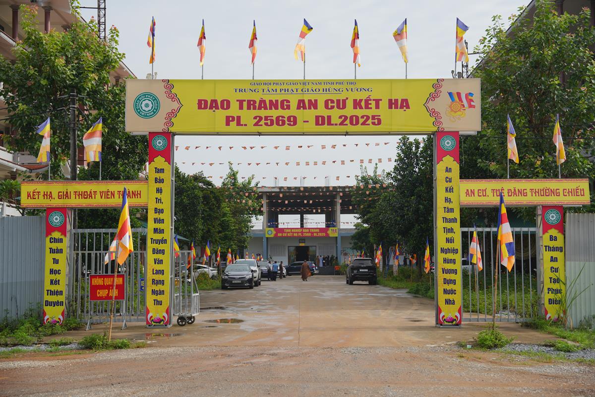 Phân ban Ni giới TW thăm và cúng dàng Trường hạ tại tỉnh Thái Nguyên và Phú Thọ - ảnh 38