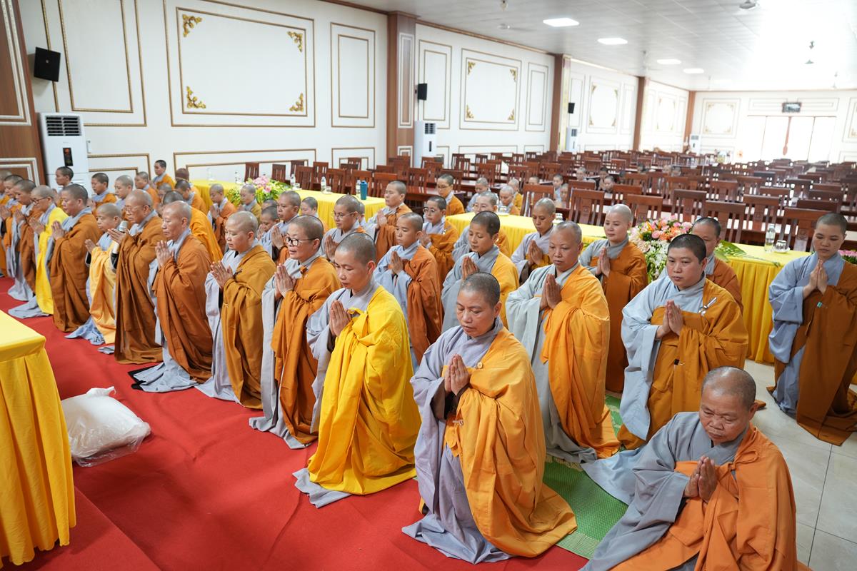 Phân ban Ni giới TW thăm và cúng dàng Trường hạ tại tỉnh Thái Nguyên và Phú Thọ - ảnh 43