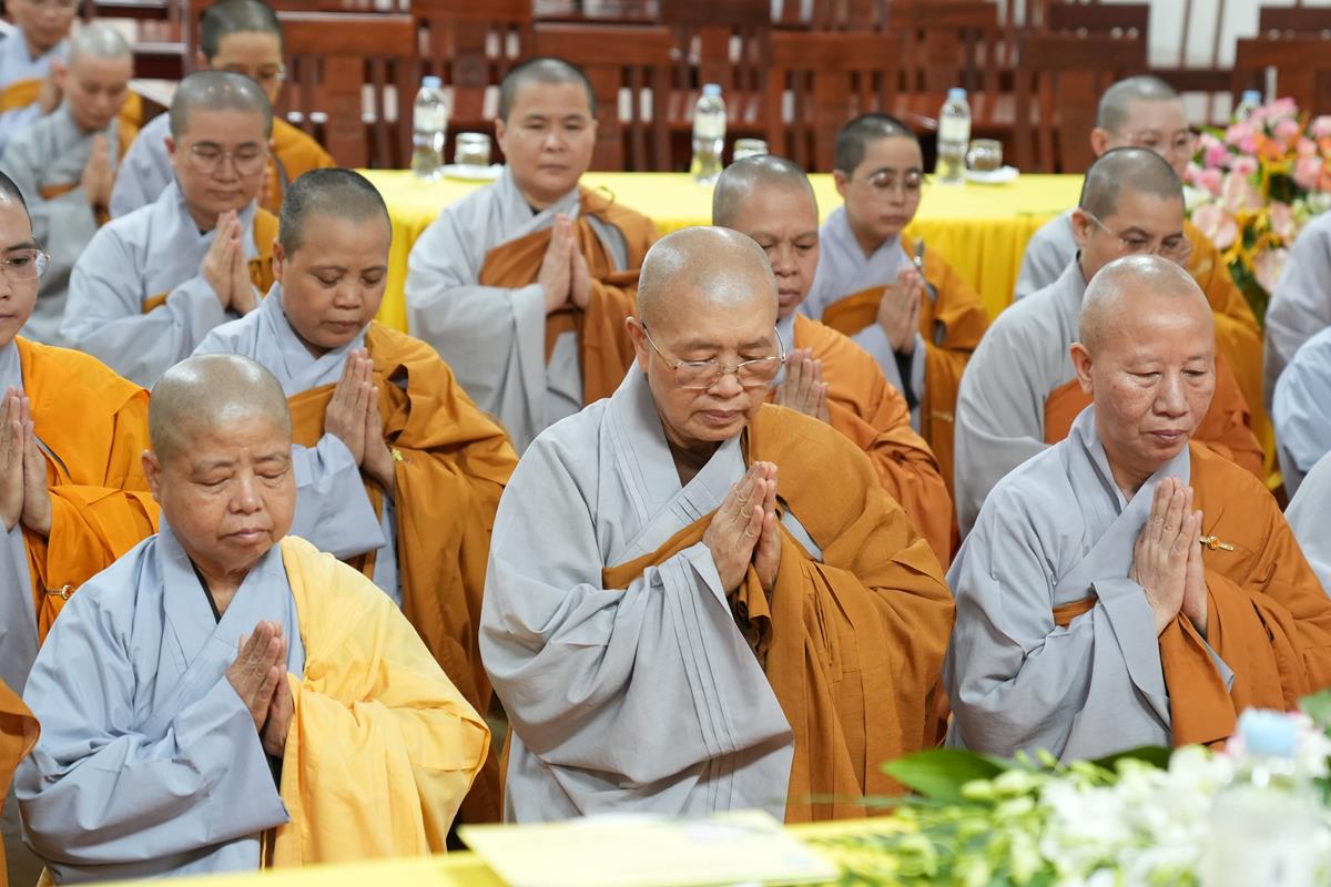 Phân ban Ni giới TW thăm và cúng dàng Trường hạ tại tỉnh Thái Nguyên và Phú Thọ - ảnh 45