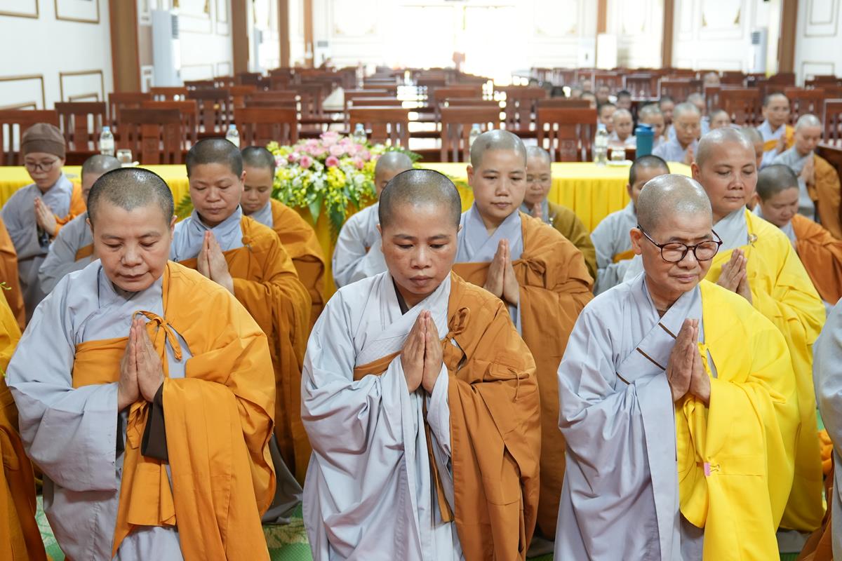 Phân ban Ni giới TW thăm và cúng dàng Trường hạ tại tỉnh Thái Nguyên và Phú Thọ - ảnh 46