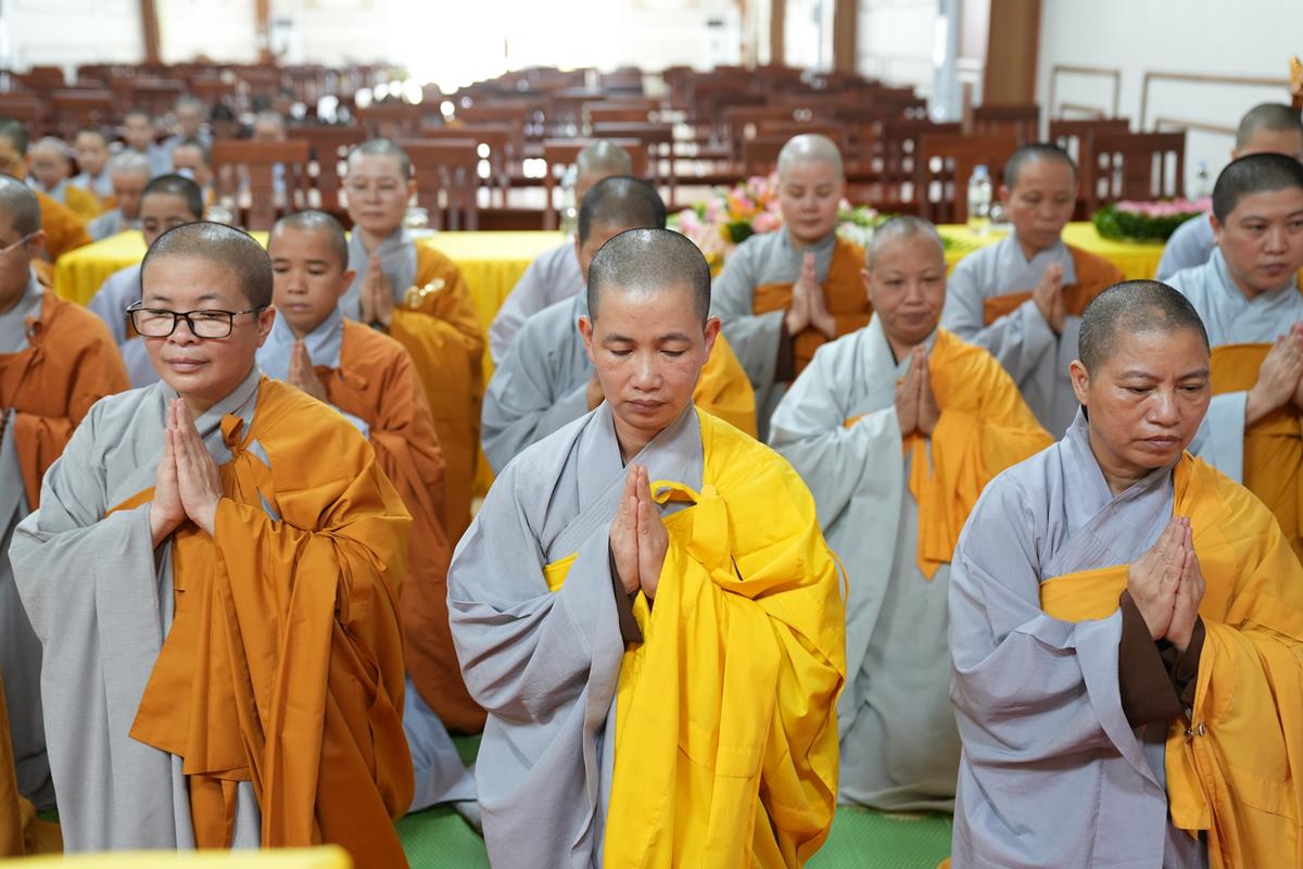 Phân ban Ni giới TW thăm và cúng dàng Trường hạ tại tỉnh Thái Nguyên và Phú Thọ - ảnh 48
