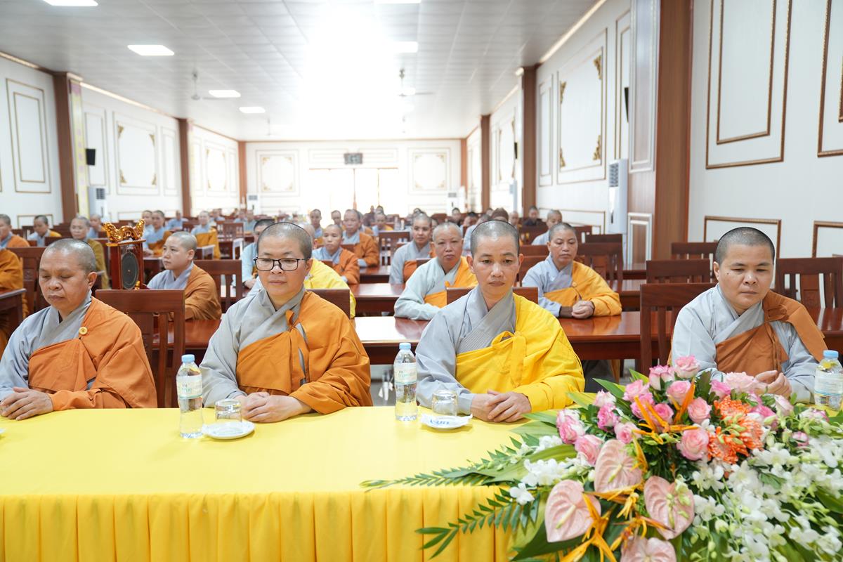 Phân ban Ni giới TW thăm và cúng dàng Trường hạ tại tỉnh Thái Nguyên và Phú Thọ - ảnh 61