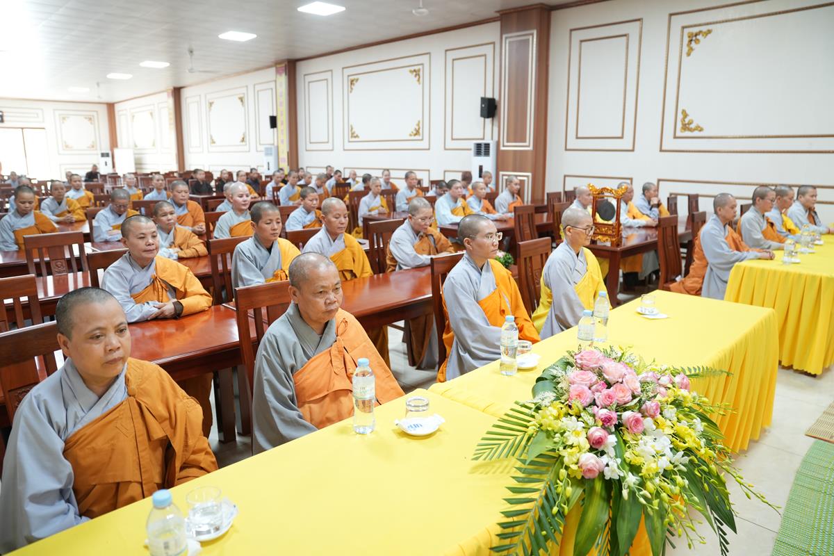Phân ban Ni giới TW thăm và cúng dàng Trường hạ tại tỉnh Thái Nguyên và Phú Thọ - ảnh 73