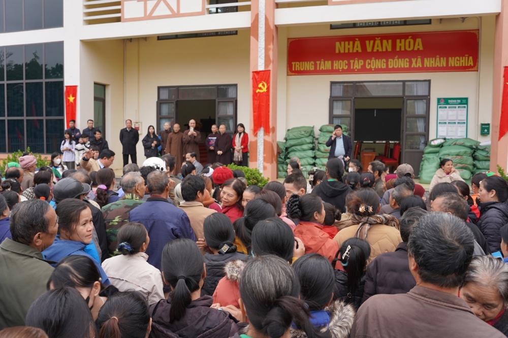 Ban Đại diện Phật giáo liên Phường, Xã Chương Mỹ trao tặng hơn 400 triệu đồng hỗ trợ đồng bào khó khăn tại tỉnh Phú Thọ - ảnh 21