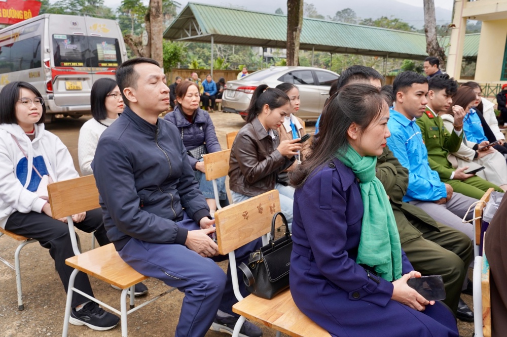Ban Đại diện Phật giáo liên Phường, Xã Chương Mỹ trao tặng hơn 400 triệu đồng hỗ trợ đồng bào khó khăn tại tỉnh Phú Thọ - ảnh 26