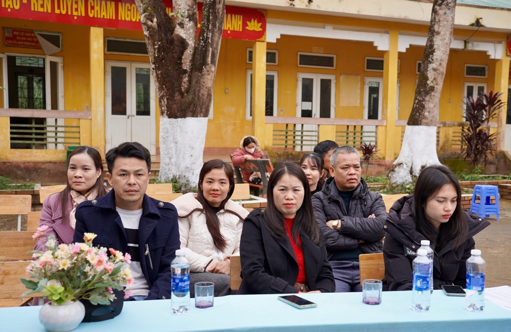 Ban Đại diện Phật giáo liên Phường, Xã Chương Mỹ trao tặng hơn 400 triệu đồng hỗ trợ đồng bào khó khăn tại tỉnh Phú Thọ - ảnh 27