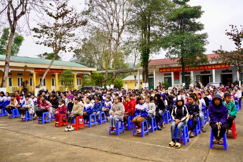 Ban Đại diện Phật giáo liên Phường, Xã Chương Mỹ trao tặng hơn 400 triệu đồng hỗ trợ đồng bào khó khăn tại tỉnh Phú Thọ - ảnh 30