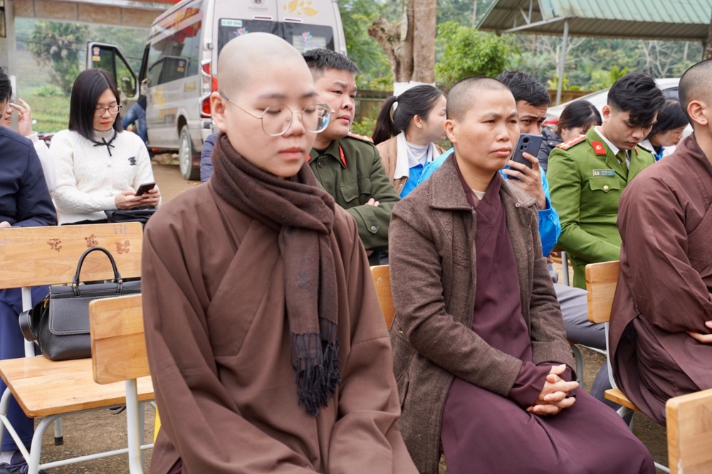 Ban Đại diện Phật giáo liên Phường, Xã Chương Mỹ trao tặng hơn 400 triệu đồng hỗ trợ đồng bào khó khăn tại tỉnh Phú Thọ - ảnh 40