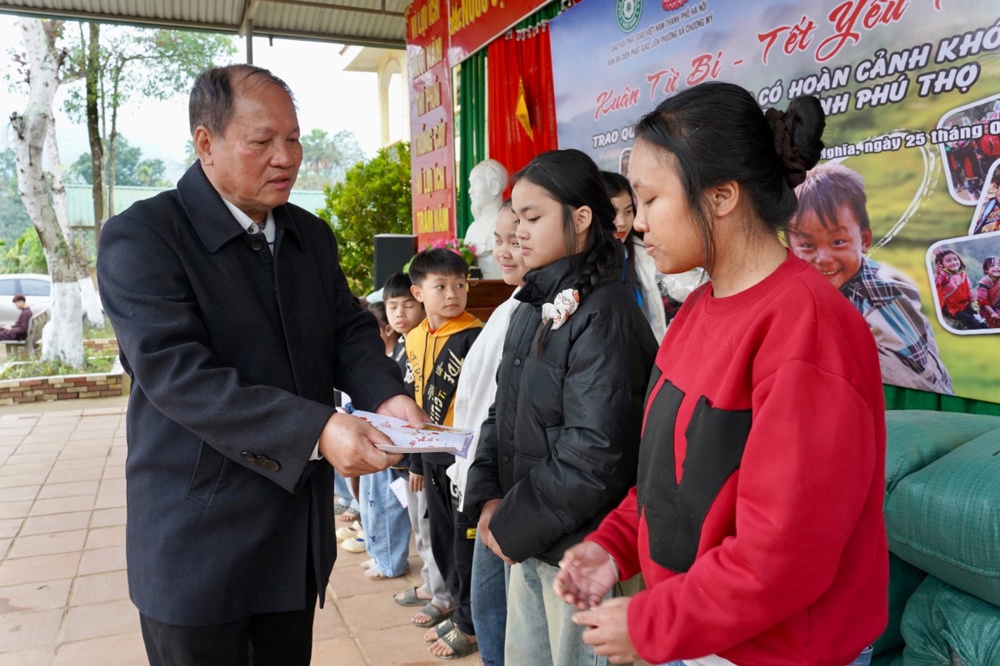 Ban Đại diện Phật giáo liên Phường, Xã Chương Mỹ trao tặng hơn 400 triệu đồng hỗ trợ đồng bào khó khăn tại tỉnh Phú Thọ - ảnh 54