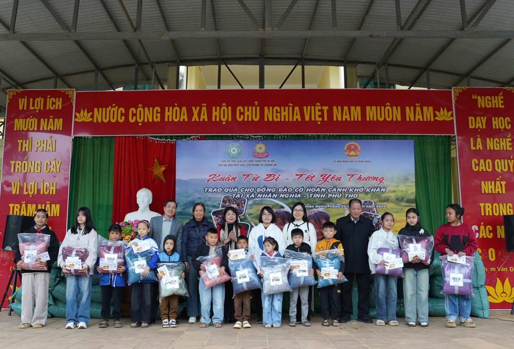 Ban Đại diện Phật giáo liên Phường, Xã Chương Mỹ trao tặng hơn 400 triệu đồng hỗ trợ đồng bào khó khăn tại tỉnh Phú Thọ - ảnh 56