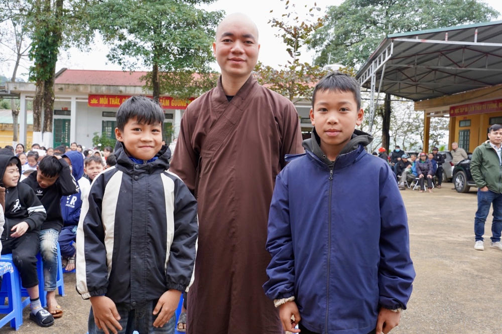 Ban Đại diện Phật giáo liên Phường, Xã Chương Mỹ trao tặng hơn 400 triệu đồng hỗ trợ đồng bào khó khăn tại tỉnh Phú Thọ - ảnh 61