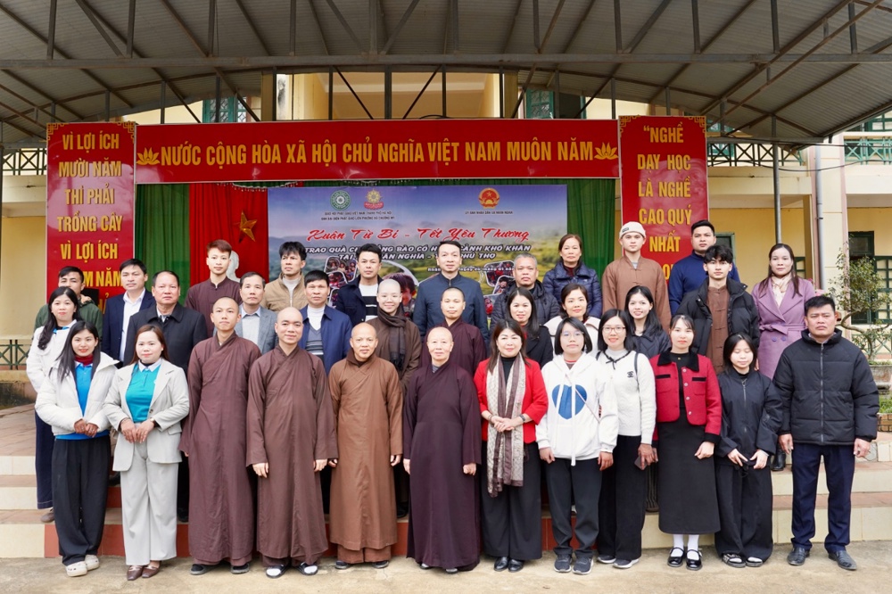Ban Đại diện Phật giáo liên Phường, Xã Chương Mỹ trao tặng hơn 400 triệu đồng hỗ trợ đồng bào khó khăn tại tỉnh Phú Thọ - ảnh 63