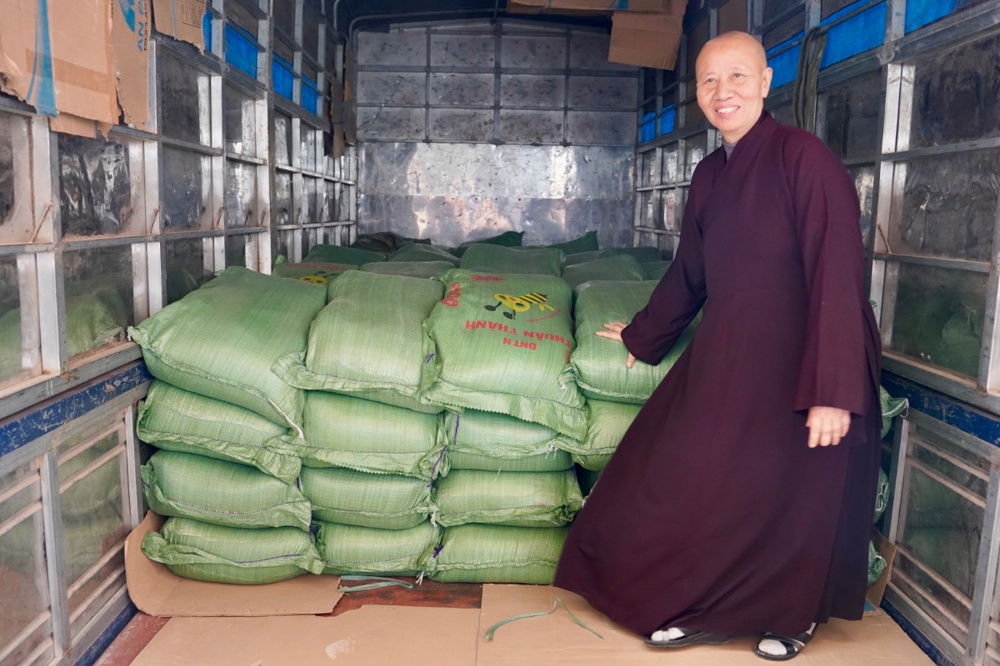 Ban Đại diện Phật giáo liên Phường, Xã Chương Mỹ trao tặng hơn 400 triệu đồng hỗ trợ đồng bào khó khăn tại tỉnh Phú Thọ - ảnh 65