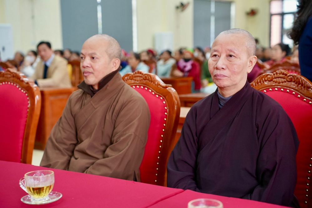 Ban Đại diện Phật giáo liên Phường, Xã Chương Mỹ trao tặng hơn 400 triệu đồng hỗ trợ đồng bào khó khăn tại tỉnh Phú Thọ - ảnh 70