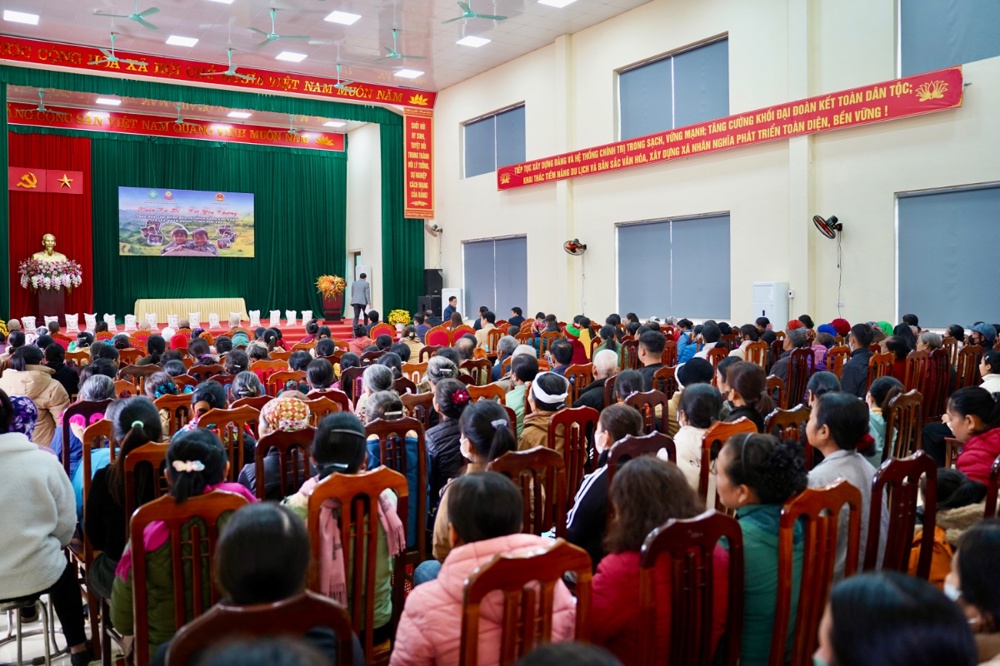 Ban Đại diện Phật giáo liên Phường, Xã Chương Mỹ trao tặng hơn 400 triệu đồng hỗ trợ đồng bào khó khăn tại tỉnh Phú Thọ - ảnh 79