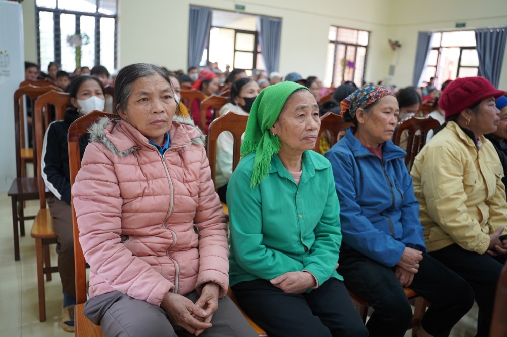 Ban Đại diện Phật giáo liên Phường, Xã Chương Mỹ trao tặng hơn 400 triệu đồng hỗ trợ đồng bào khó khăn tại tỉnh Phú Thọ - ảnh 80