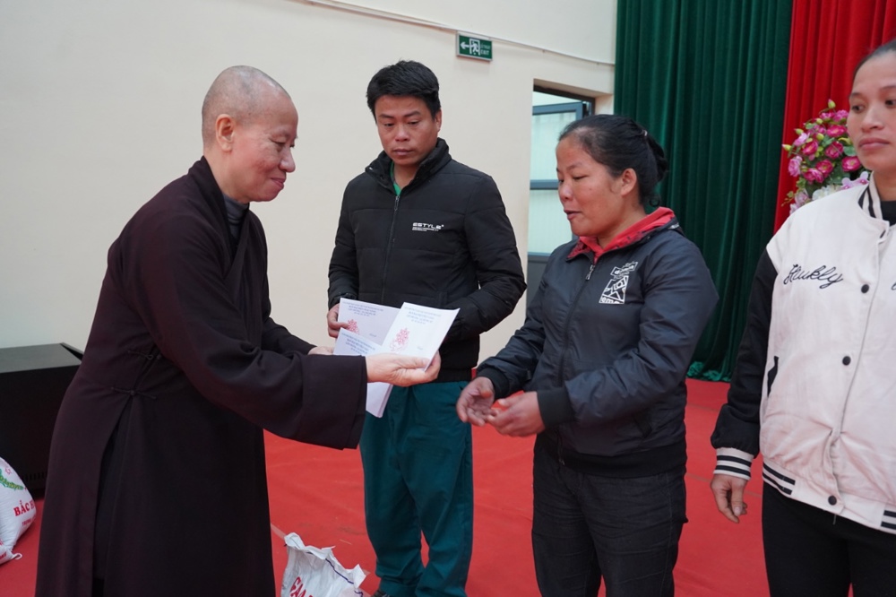 Ban Đại diện Phật giáo liên Phường, Xã Chương Mỹ trao tặng hơn 400 triệu đồng hỗ trợ đồng bào khó khăn tại tỉnh Phú Thọ - ảnh 91