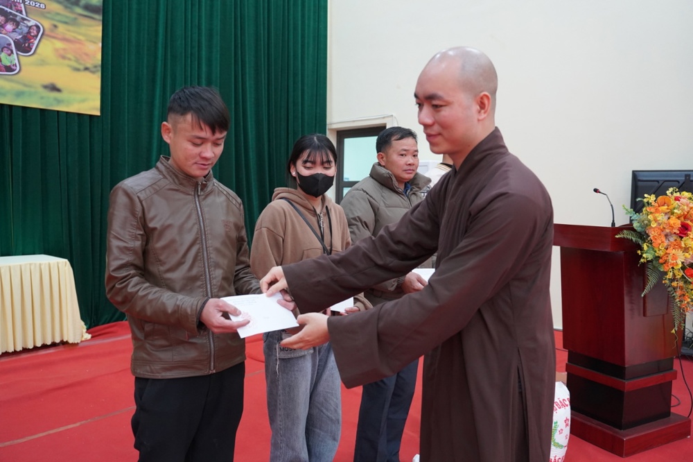 Ban Đại diện Phật giáo liên Phường, Xã Chương Mỹ trao tặng hơn 400 triệu đồng hỗ trợ đồng bào khó khăn tại tỉnh Phú Thọ - ảnh 92