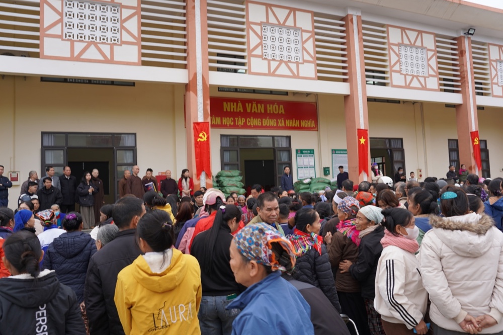Ban Đại diện Phật giáo liên Phường, Xã Chương Mỹ trao tặng hơn 400 triệu đồng hỗ trợ đồng bào khó khăn tại tỉnh Phú Thọ - ảnh 96