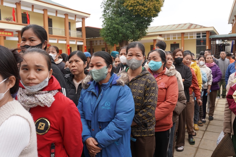 Ban Đại diện Phật giáo liên Phường, Xã Chương Mỹ trao tặng hơn 400 triệu đồng hỗ trợ đồng bào khó khăn tại tỉnh Phú Thọ - ảnh 98
