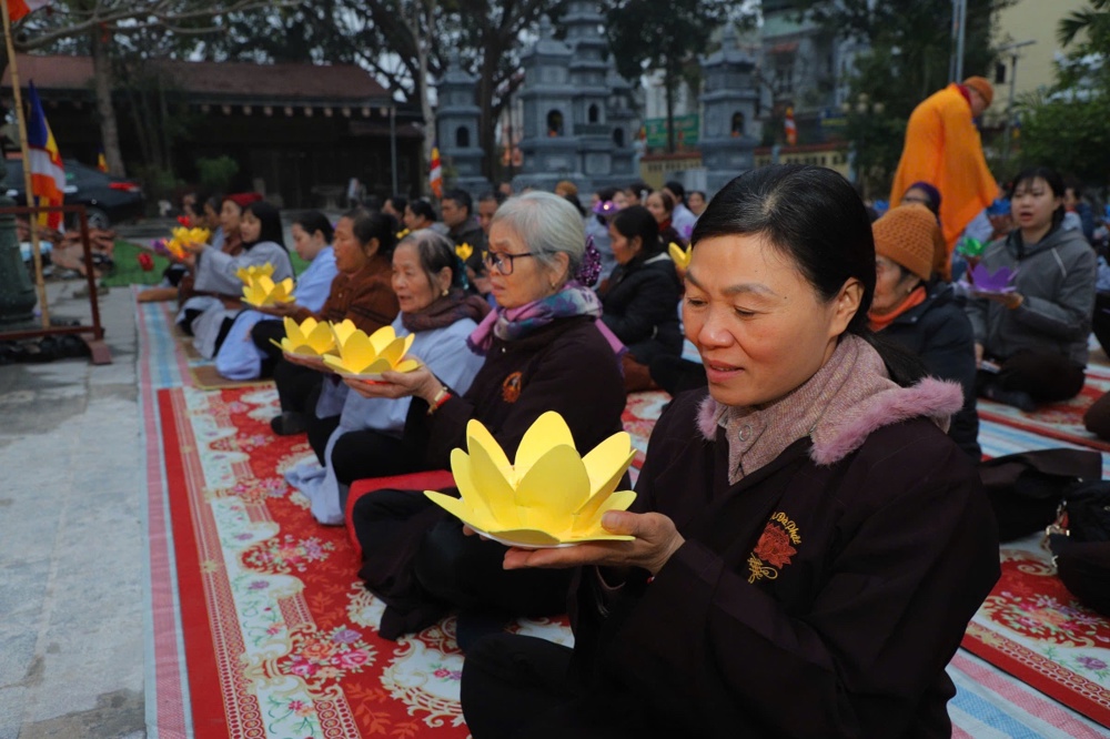 Phú Thọ: Lung linh đêm Hoa đăng mừng Phật Thành đạo và Khởi sắc kỳ thi Giáo lý cho 600 Phật tử - ảnh 22