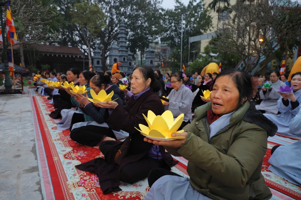 Phú Thọ: Lung linh đêm Hoa đăng mừng Phật Thành đạo và Khởi sắc kỳ thi Giáo lý cho 600 Phật tử - ảnh 24