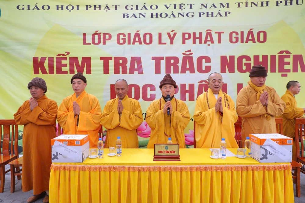 Phú Thọ: Lung linh đêm Hoa đăng mừng Phật Thành đạo và Khởi sắc kỳ thi Giáo lý cho 600 Phật tử - ảnh 40