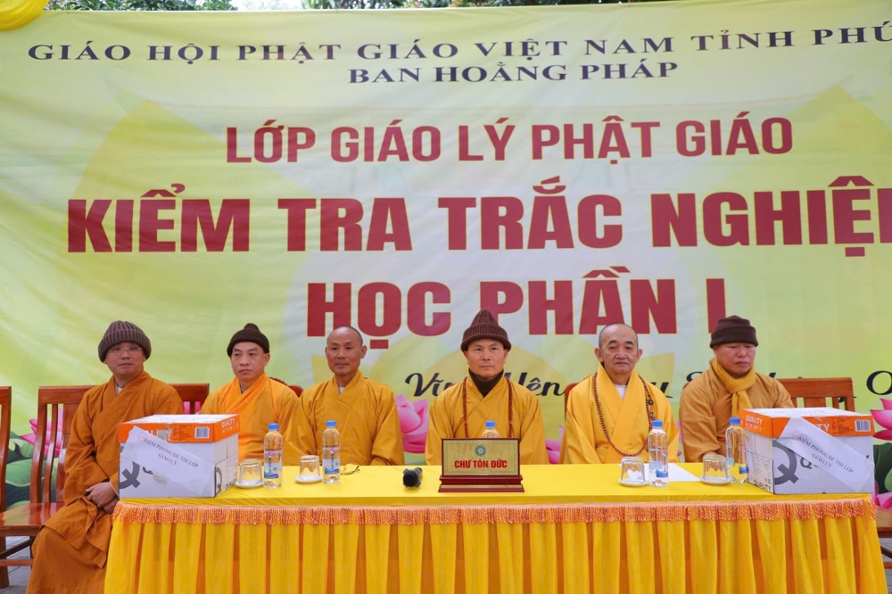 Phú Thọ: Lung linh đêm Hoa đăng mừng Phật Thành đạo và Khởi sắc kỳ thi Giáo lý cho 600 Phật tử - ảnh 44
