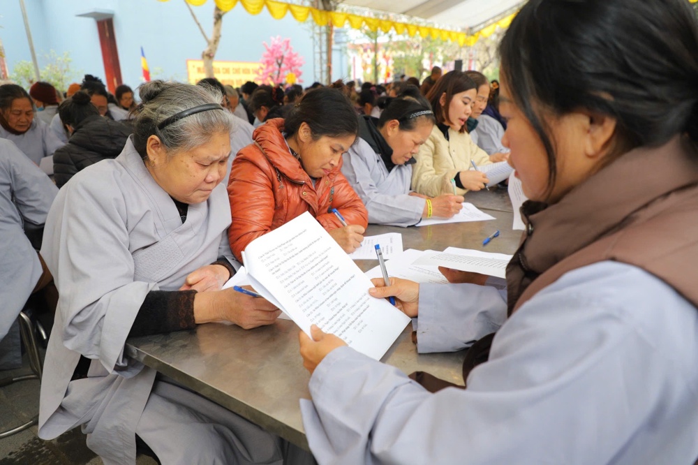Phú Thọ: Lung linh đêm Hoa đăng mừng Phật Thành đạo và Khởi sắc kỳ thi Giáo lý cho 600 Phật tử - ảnh 52