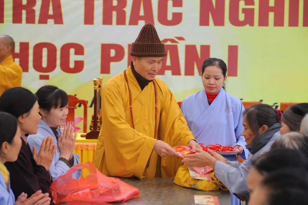 Phú Thọ: Lung linh đêm Hoa đăng mừng Phật Thành đạo và Khởi sắc kỳ thi Giáo lý cho 600 Phật tử - ảnh 56