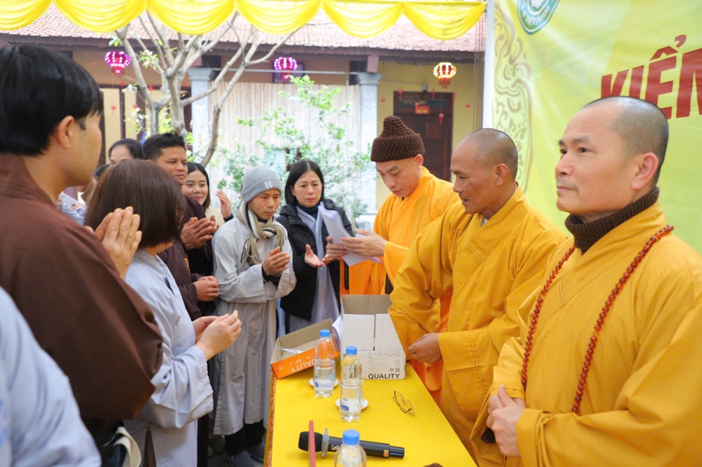 Phú Thọ: Lung linh đêm Hoa đăng mừng Phật Thành đạo và Khởi sắc kỳ thi Giáo lý cho 600 Phật tử - ảnh 59
