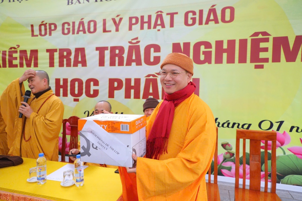 Phú Thọ: Lung linh đêm Hoa đăng mừng Phật Thành đạo và Khởi sắc kỳ thi Giáo lý cho 600 Phật tử - ảnh 61