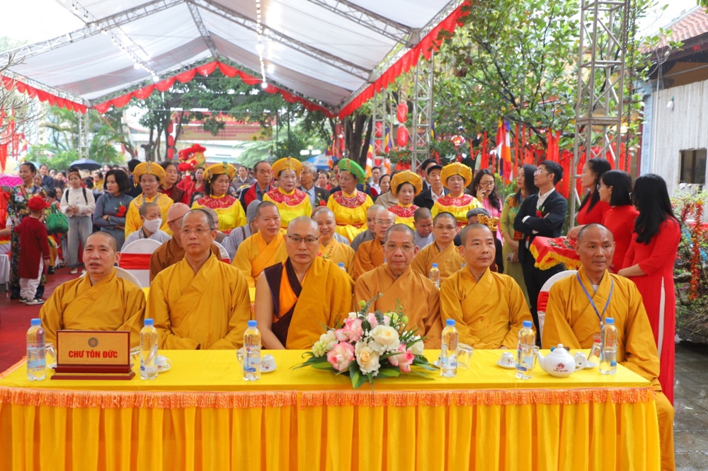 Phú Thọ: Phường Vĩnh Yên tổ chức Lễ hội truyền thống và khánh thành Ngôi Tam Bảo - ảnh 2