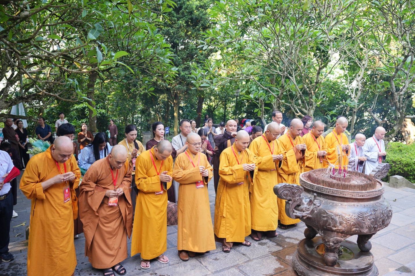 Phú Thọ: Trang nghiêm dâng hương tại Đền Hùng, tưởng niệm các Anh hùng liệt sĩ trước thềm Đại hội Phật giáo tỉnh lần thứ I, nhiệm kỳ 2026-2031 - ảnh 13