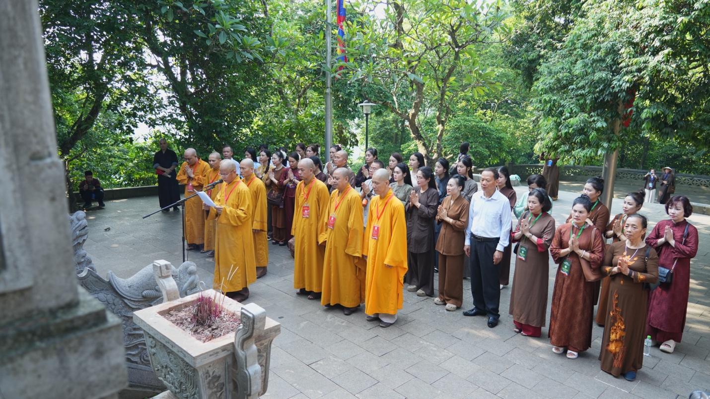 Phú Thọ: Trang nghiêm dâng hương tại Đền Hùng, tưởng niệm các Anh hùng liệt sĩ trước thềm Đại hội Phật giáo tỉnh lần thứ I, nhiệm kỳ 2026-2031 - ảnh 3