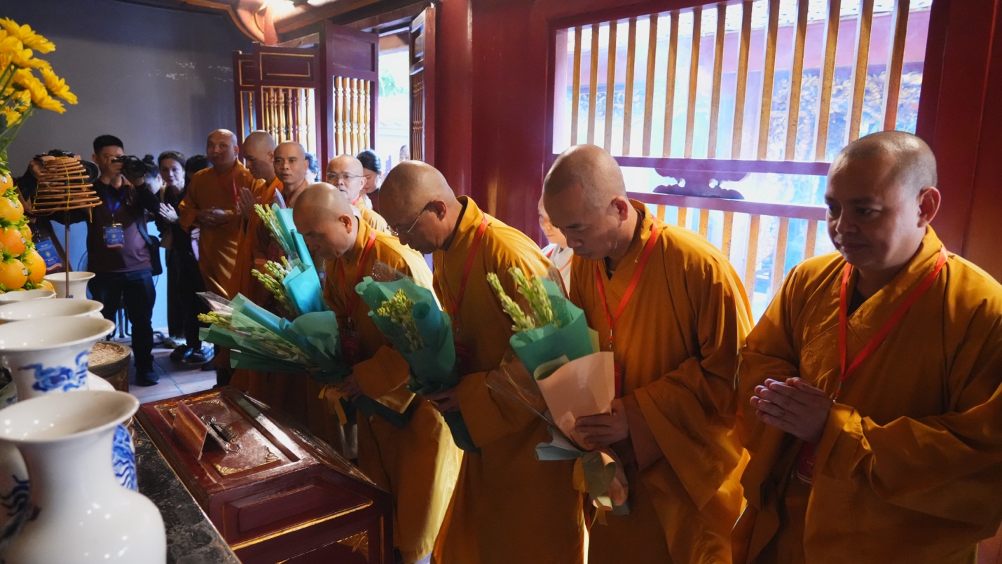 Phú Thọ: Trang nghiêm dâng hương tại Đền Hùng, tưởng niệm các Anh hùng liệt sĩ trước thềm Đại hội Phật giáo tỉnh lần thứ I, nhiệm kỳ 2026-2031 - ảnh 40