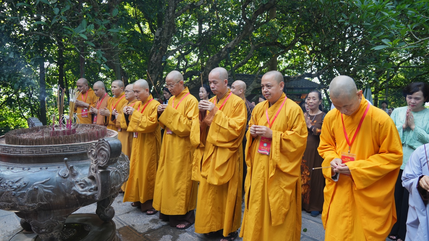 Phú Thọ: Trang nghiêm dâng hương tại Đền Hùng, tưởng niệm các Anh hùng liệt sĩ trước thềm Đại hội Phật giáo tỉnh lần thứ I, nhiệm kỳ 2026-2031 - ảnh 46
